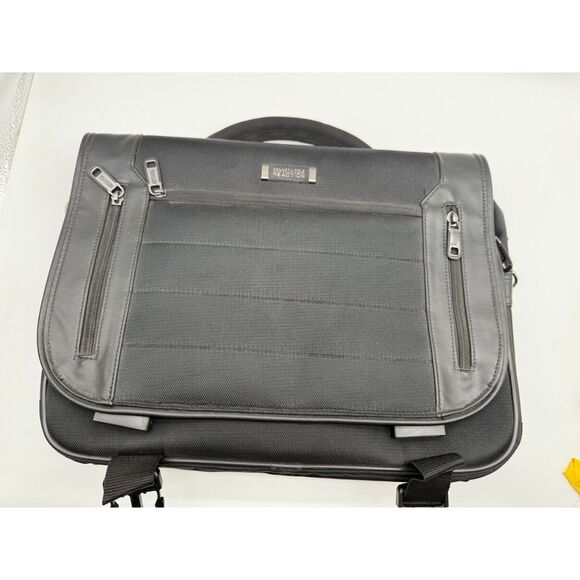 KENNETH COLE REACTION, BLACK MESSENGER/LAPTOP WORK BRIEFCASE BAG - Picture 1 of 15
